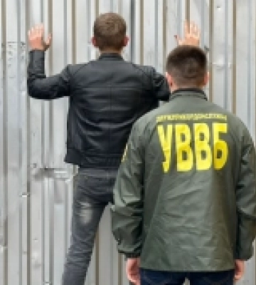 На Закарпатті «на гарячому» викрили прикордонника-хабарника