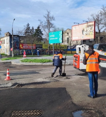 До уваги водіїв! На Центральному проспекті працює дорожна техніка