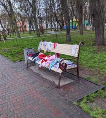Новий вид сміття у Полтаві  надлишковий одяг