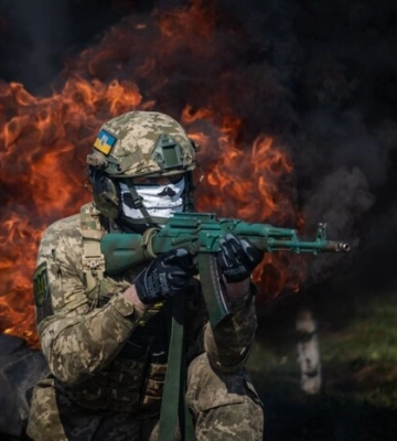 Смуга перешкод, вибухи мін та поранені: ЗСУ показали тренування військових (фото, відео)