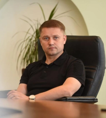 - Не переживайте, що не встигли помити вікна до Пасхи, - Третяк звернувся до рівнян