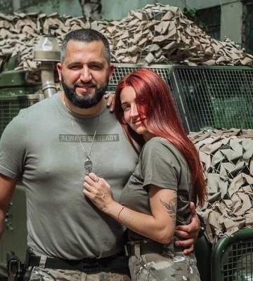 &quot;Чоловік буде зі мною&quot;: снайперка Емеральд показала свого коханого, який приїхав напередодні пологів