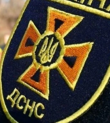 Одеські рятувальники звільнили дівчинку з &quot; кільцевої пастки&quot;, - ФОТО