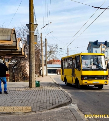 Обіг готівки та порушення графіків руху: у Луцьку з п’ятьма перевізниками можуть розірвати договір