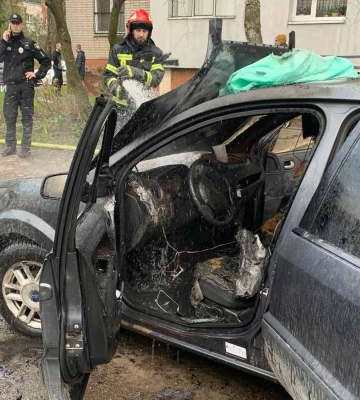 У Львові вогонь знищив автомобіль  «Ford Fusion»