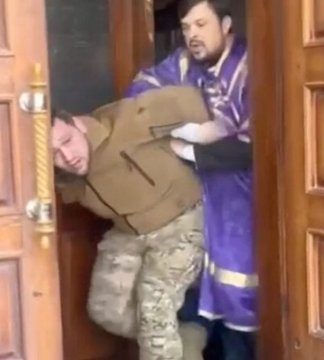 Священники УПЦ МП избили военного в Хмельницком: возмутительное видео из соцсетей