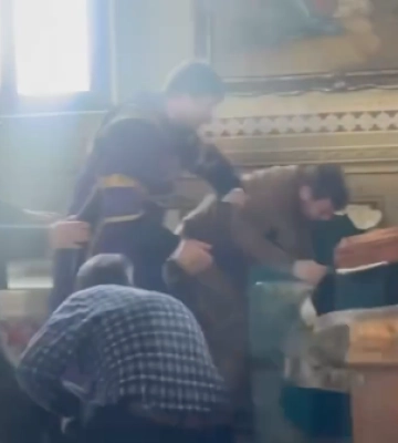 У Хмельницькому священники УПЦ МП побили військового (ВІДЕО)