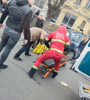 У Луцьку на вулиці Данила Галицького ДТП: водій «рено» зіштовхнувся з мотоциклістом