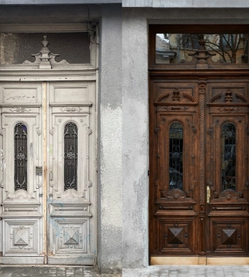 В Одесі відреставрували унікальні дубові двері