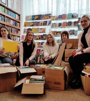 Бібліотекам Херсонщини передали книги з Рівненщини українською та іноземними мовами