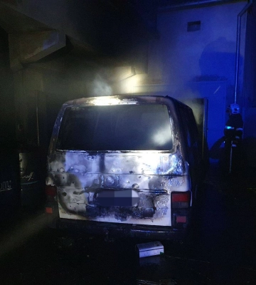 Випадки загоряння авто почастішали: у Виноградові спалахнув мікроавтобус