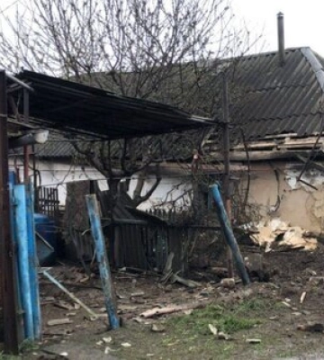 Російські загарбники обстріляли житлові будинки у Нікополі. ФОТОрепортаж
