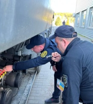 Майже сотню правопорушень щомісяця фіксують закарпатські митники на кордоні з ЄС