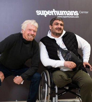 Ричард Брэнсон в Superhumans Center проведал украинских воинов: фото встречи от Козицкого Ричард Брэнсон в Superhumans Center проведал украинских воинов: фото встречи от Козицкого