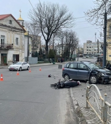 Прийшов до тями: що відомо про стан 16-річного мотоцикліста, якого збило авто у Луцьку