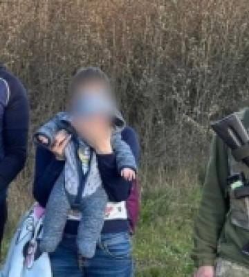 На Закарпатті подружжя з немовлям намагалося незаконно перетнути кордон
