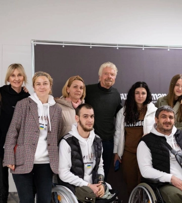 Cер Річард Бренсон приїхав у Львів підтримати українських захисників, - ФОТО