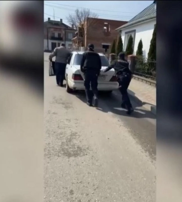 У Дубні на допомогу водієві з несправним авто прийшли патрульні (ВІДЕО)
