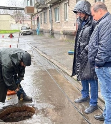 Інспекційний обʼїзд: черговий по місту перевірив роботу насосних станцій та аварійної бригади