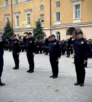 Випускники Одеського державного університету внутрішніх справ отримали перші офіцерські погони, - ФОТО