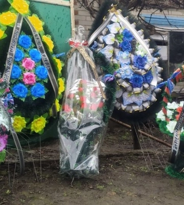 В Сумской области провели в последний путь павшего на войне украинского защитника В Сумской области провели в последний путь павшего на войне украинского защитника
