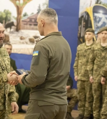 Кличко вручив нагороди бійцям київського батальйону ТрО ЗСУ