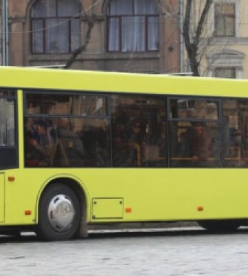 У Львові на Великодні свята збільшать кількість громадського транспорту, що курсує до міських кладовищ
