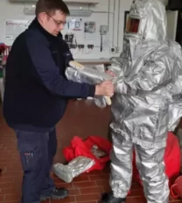 Рятувальники Житомирщини отримали від благодійників пожежний автомобіль та прилади для пошуку людей під завалами