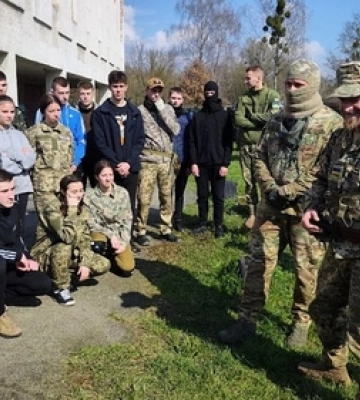 Військовий вишкіл у Луцьку: молодь навчають українські та американські інструктори