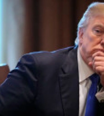 Трамп просит отложить рассмотрение дела о сексуальном насилии