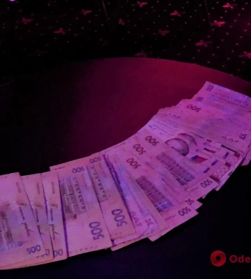 В Одессе «накрыли» сеть стриптиз-клубов, в которых предоставляли сексуальные услуги (фото, видео)
