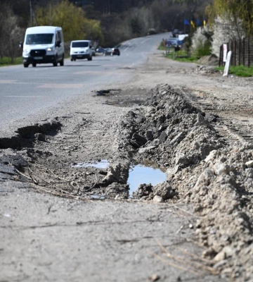 На об’їзній Ужгорода тривають роботи з відновлення пошкодженого вантажівками дорожнього покриття