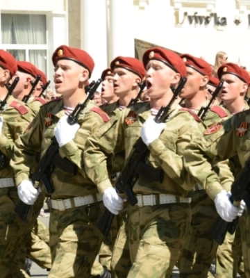 Скасування парадів 9 травня можуть сприйняти у РФ неоднозначно — британська розвідка