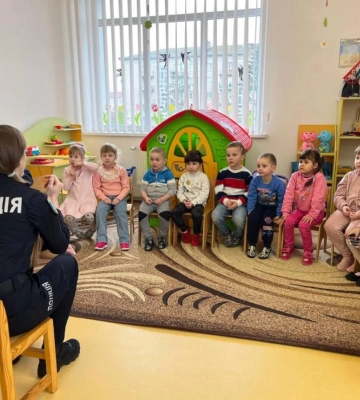 На Рівненщині патрульні провели захід із безпеки дорожнього руху для дошкільнят