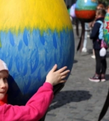 Великодня виставка унікальних писанок-мальованок триває в Ужгороді