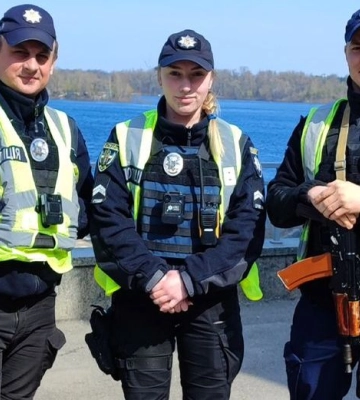 Напад єпілепсії на вулиці: Столичні патрульні врятували дитину