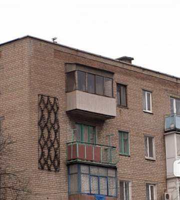 У Кривому Розі підліток вдарив матір ножем та вистрибнув з вікна