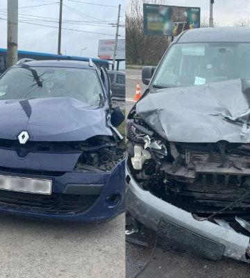 У Луцьку на перехресті Renault врізався у Volkswagen, госпіталізували підлітка. Момент ДТП