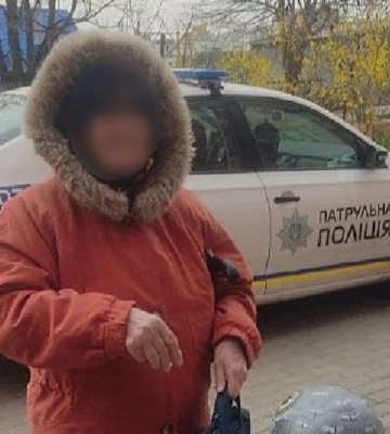 Сумські патрульні повернули додому бабусю, яка загубилася