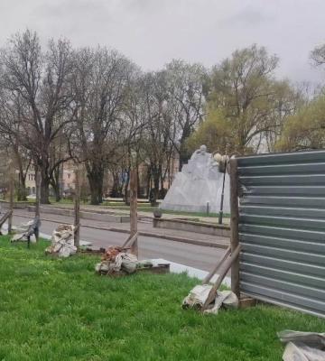 У Полтаві розбирають паркан навколо Краєзнавчого — у музеї прокоментували