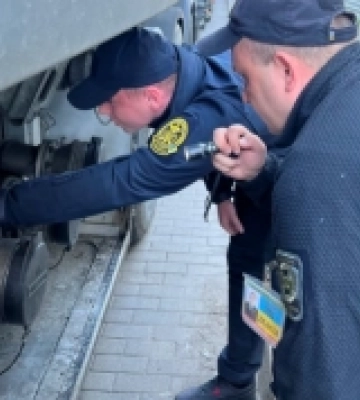 Майже сотню правопорушень щомісяця фіксують закарпатські митники на кордоні з ЄС