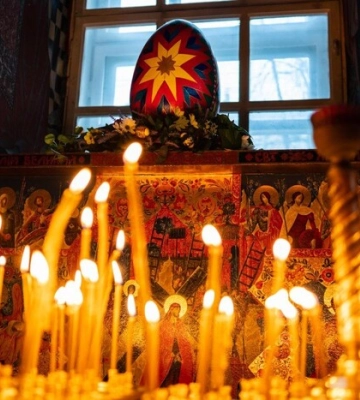 У Великодню ніч в Києві віряни зможуть перебувати в храмах під час служби, але є умови