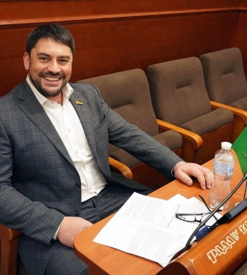 Депутата Київради від “Слуг народу” Трубіцина, якого підозрюють у здиранні хабарів з бізнесу, звинуватили у вимаганні хабаря ще&amp;hellip;