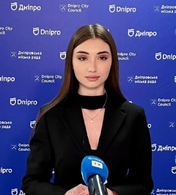 Перевипуск учнівських. У Дніпрі учні 53 шкіл отримують нові документи