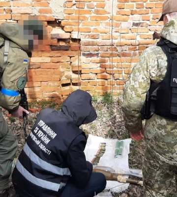 У прикордонних районах Чернігівщини знайшли два схрони з російськими боєприпасами