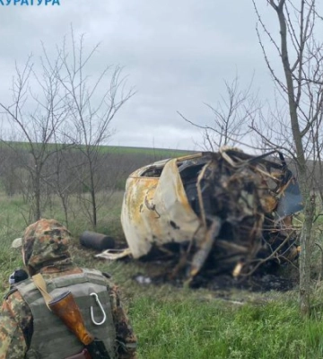 На Херсонщині автомобіль з цивільними підірвався на російській міні