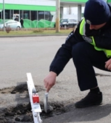 У Луцьку патрульні перевіряють стан доріг