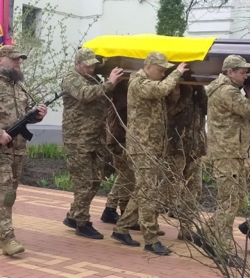 &quot;На війну пішов добряком&quot;. У Сумах попрощалися із загиблим захисником Вадимом Жоровим