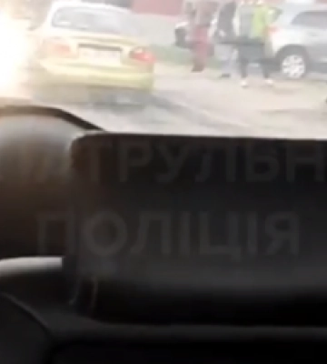 Львівські патрульні супроводили у лікарню авто з немовлям, якому терміново була потрібна медична допомога (ВІДЕО)