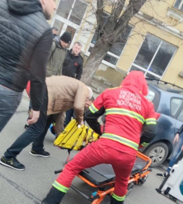 Неповнолітній мотоцикліст – в лікарні з важкими травмами: подробиці ДТП у Луцьку (відео)